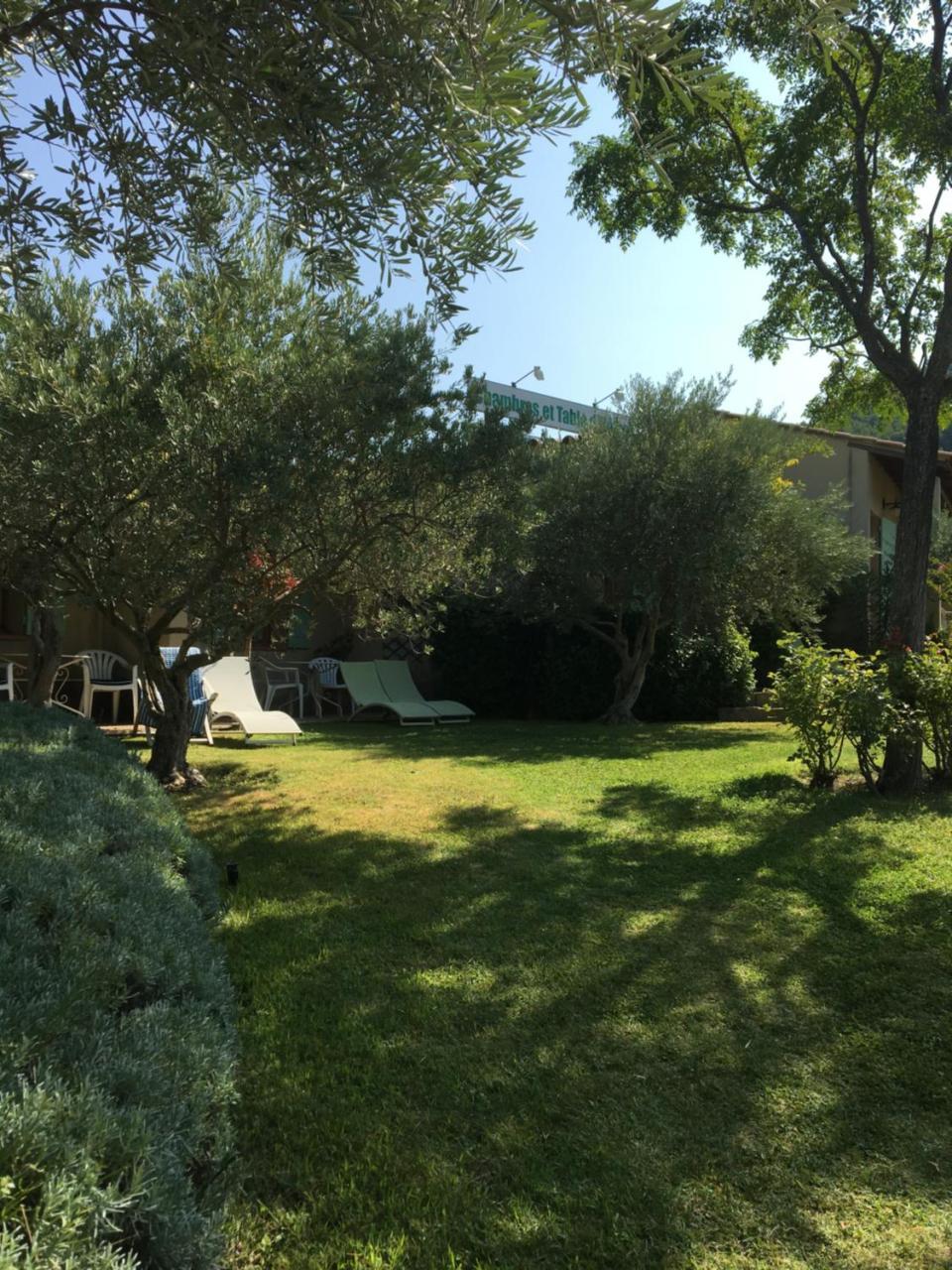 Le Grand Jardin Bed & Breakfast Lafare Bagian luar foto