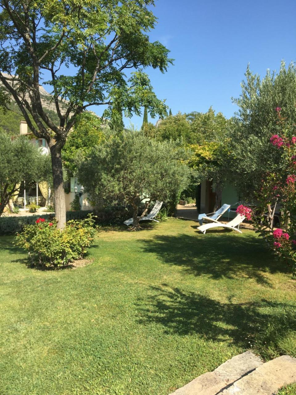 Le Grand Jardin Bed & Breakfast Lafare Bagian luar foto