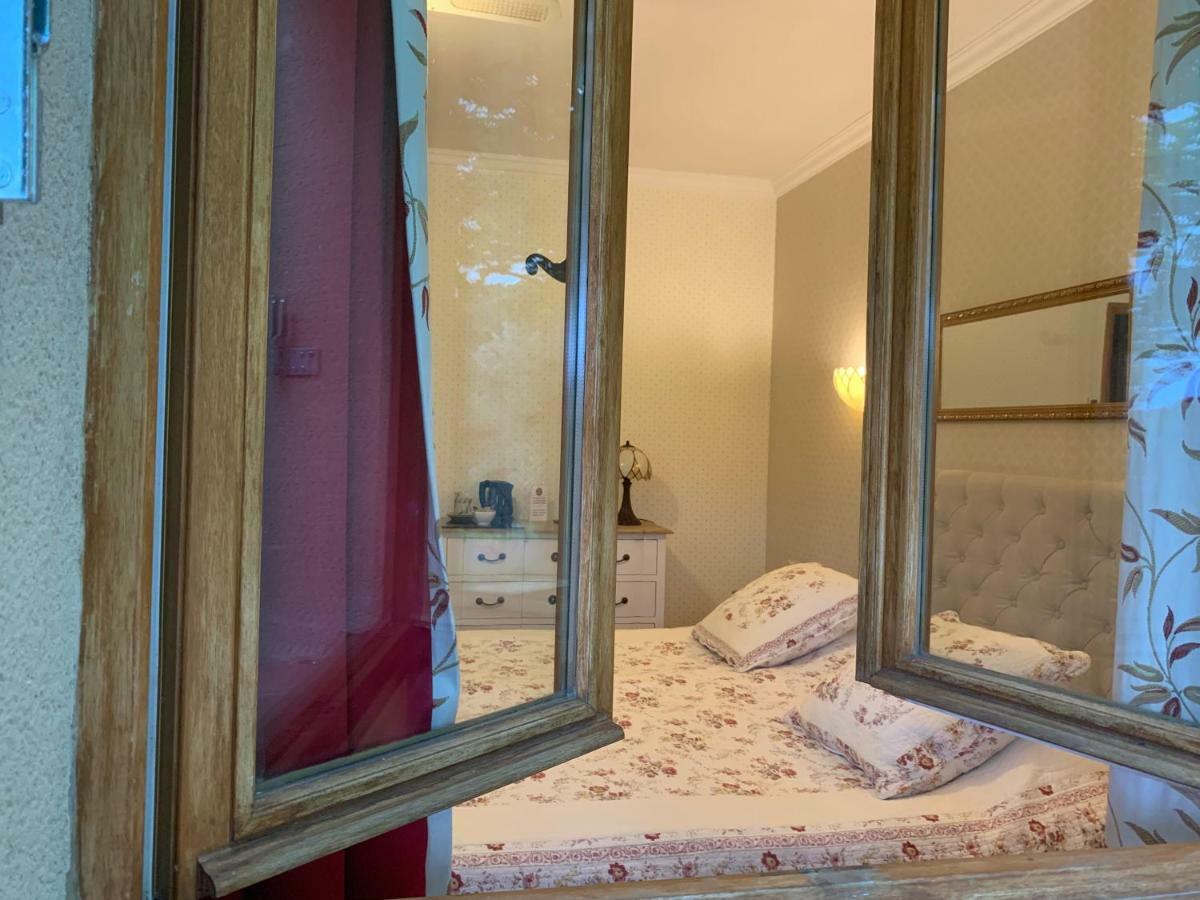 Le Grand Jardin Bed & Breakfast Lafare Bagian luar foto